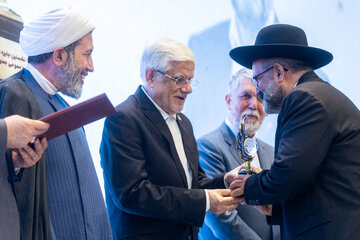 تقدیر از برگزیدگان نخستین جایزه دیپلماسی فرهنگی و عمومی جمهوری اسلامی ایران