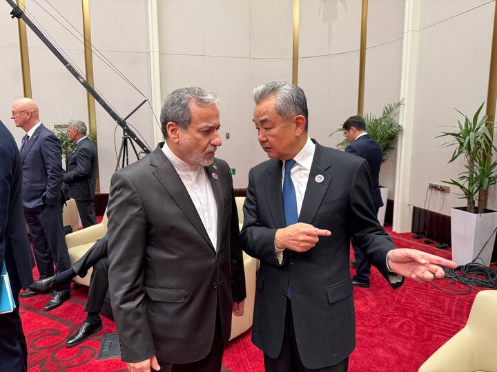 دیدار عراقچی و وانگ یی در بیشکک