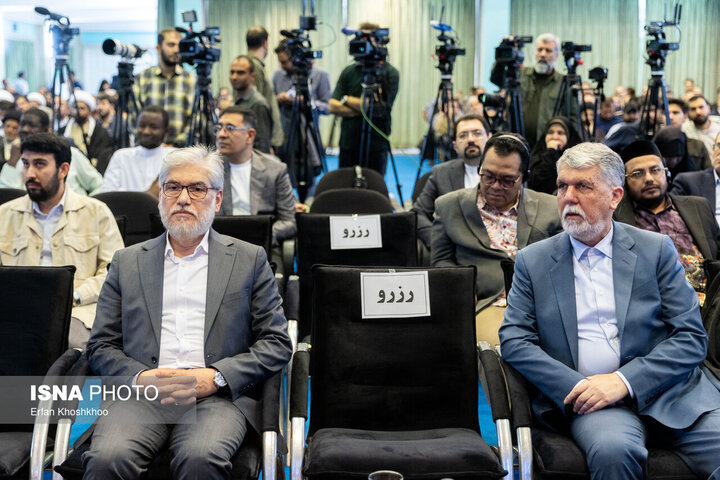 دنبال بهانه برای اخراج از دین، ایران یا انقلاب نباشیم