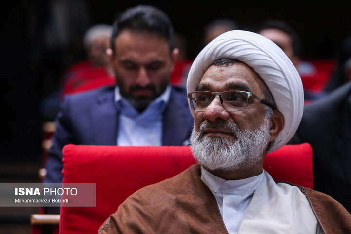 خسروپناه: باید به جوانان میدان بدهیم