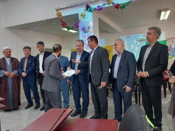 تجلیل از کلاس‌اولی‌های تحت پوشش بهزیستی بابل/ از حمایت تحصیلی تا تجلیل از استعدادها