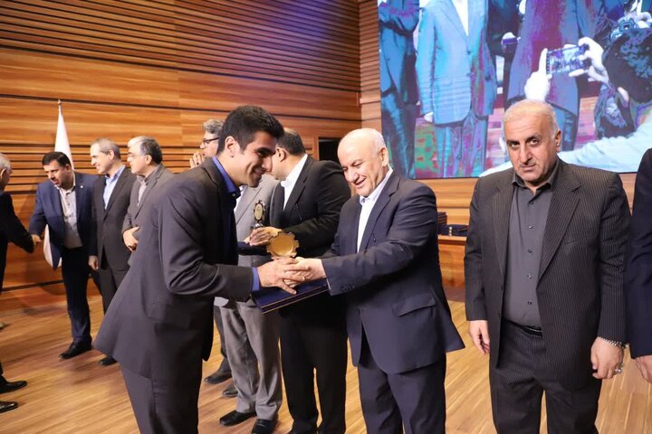 استاندار مازندران: کارآفرینانی که برای ساختن آمده‌اند نباید در پیچ‌وخم اداری گرفتار شوند