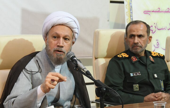 امام‌جمعه شیراز: دارالقرآن‌ها باید محور تربیت قرآنی نسل جدید باشند