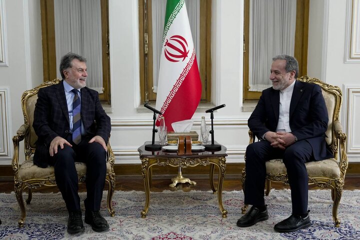 دیدار خداحافظی سفیر ترکیه با عراقچی