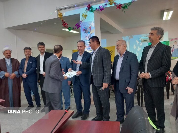 تجلیل از کلاس‌اولی‌های تحت پوشش بهزیستی بابل/ از حمایت تحصیلی تا تجلیل از استعدادها