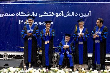 مراسم دانش‌آموختگی دانشجویان دانشگاه شریف
