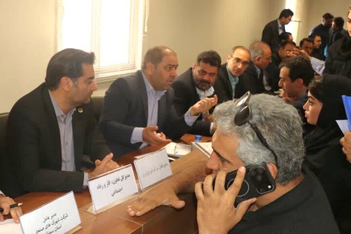 بررسی مستقیم مطالبات مالیاتی صنعتگران گرمسار در میز خدمت صنعت