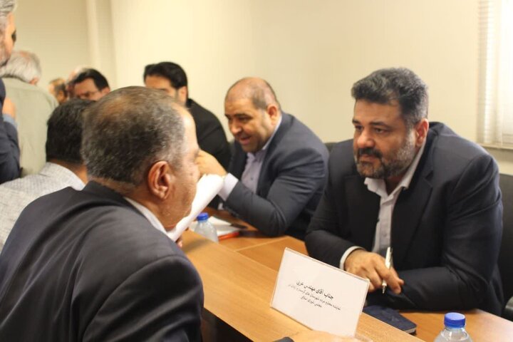 نماینده گرمسار: صنعتگر نباید برای حل یک مشکل، گرفتار مسیرهای طولانی اداری شود