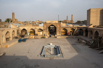 سرای ملا حسین در بازار کهنه قم که اخیرا بازسازی و مرمت شده است.