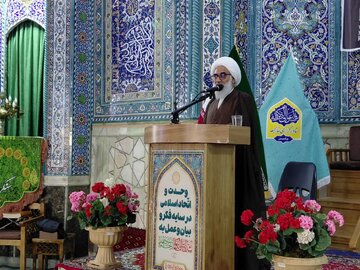 امام جمعه ورامین:ترک فعل‌ها درحوزه حجاب پیگیری شود/بدنبال تفاهم‌نامه مرده با آمریکا نباشیم