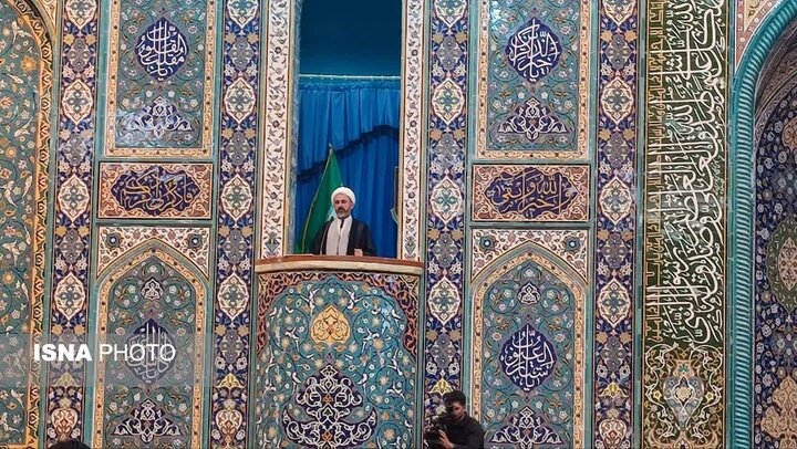 امام‌جمعه ایلام: دشمن به دنبال ایجاد شکاف اجتماعی است/مشکلات اقتصادی قابل انکار نیست