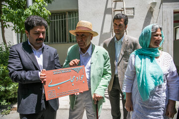 نصب کاشی ماندگار سردر خانه جواد مجابی _ 1396/3/20
