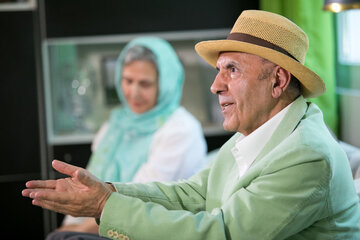 نصب کاشی ماندگار سردر خانه جواد مجابی _ 1396/3/20