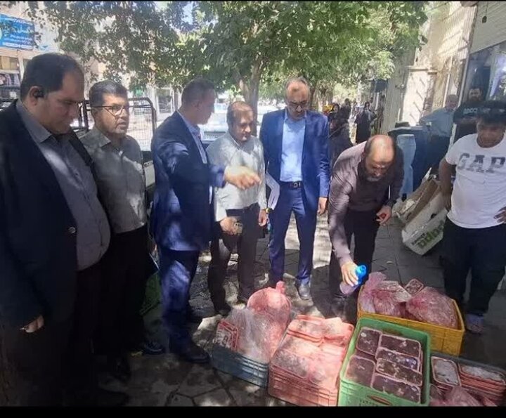 کشف و معدوم‌سازی آلایش مرغ فاسد در قرچک