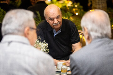 ایرج طهماسب در مراسم چهلمین روز درگذشت اکبر عبدی