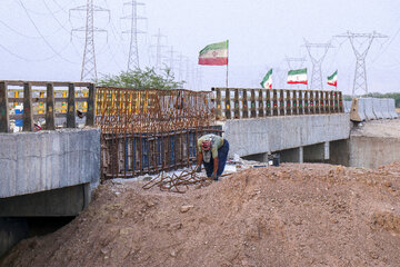 آخرین مراحل بازسازی پل‌های آسیب دیده هرمزگان در جنگ با آمریکا - پل منبع آب (کلمتلی) در مسیر بندرعباس - بندر خمیر - لار، در مسیر برگشت