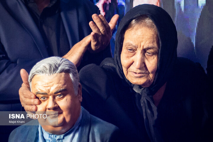مادر اکبر عبدی: روح پسرم را شاد کردید
