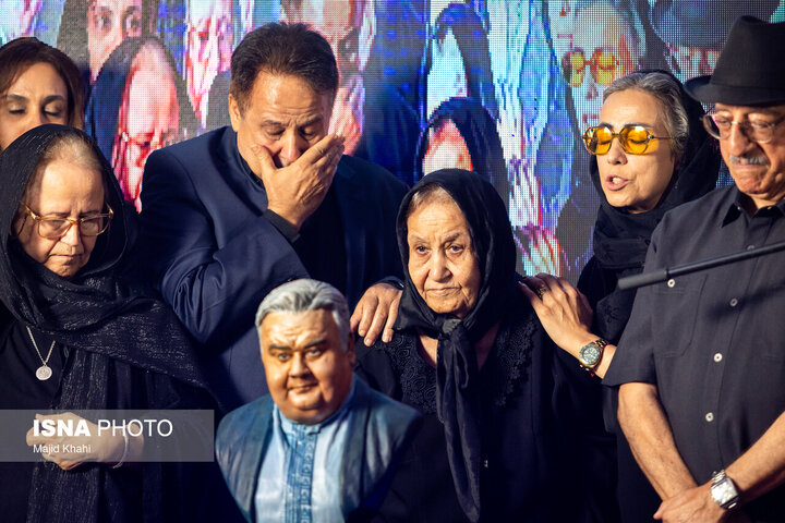 مادر اکبر عبدی: روح پسرم را شاد کردید