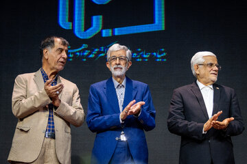 محمد رضا عارف، غلامعلی حداد عادل و محمدرضا باهنر در همایش جایزه ملی شهید باهنر