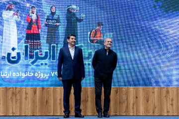 مسعود پزشکیان، رییس جمهور و ستار هاشمی وزیر ارتباطات در مراسم افتتاح پروژه های خانواده ارتباطات و فناوری اطلاعات