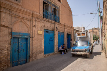 خانه تاریخی غفوری از بناهای دوره قاجار در محله عیدگاه مشهد است که توسط یکی از یهودیان مشهد ساخته شده و در گذشته کاربری مسکونی داشته است. این بنا شامل بخش‌هایی همچون اندرونی، بیرونی، هشتی، درشکه‌خانه، اصطبل و حمام بوده و آجرکاری و کاشی‌کاری‌های تزئینی از ویژگی‌های معماری آن به شمار می‌رود. این خانه در فهرست آثار ملی ایران به ثبت رسیده است.