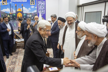 دیدار محمد رضا عارف معاون اول رییس جمهور با اعضای جامعه مدرسین حوزه علمیه قم در اولین روز سفر به قم