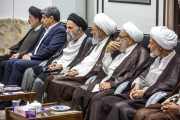 دیدار محمد رضا عارف معاون اول رییس جمهور با اعضای جامعه مدرسین حوزه علمیه قم در اولین روز سفر به قم