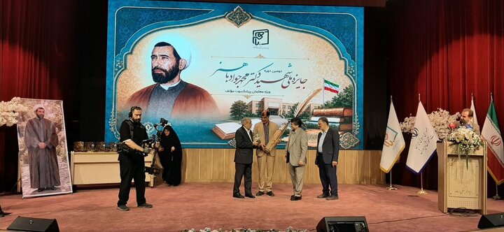 تقدیر معلمان بازنشسته مولف از وزیر آموزش و پرورش