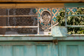 خانه تاریخی محمدی از بناهای دوره پهلوی اول در محله پایین‌خیابان مشهد است که در سه جبهه شمالی، غربی و شرقی حیاط ساخته شده و بخش غربی آن دو طبقه دارد. سقف‌های چوبی، آجرکاری به شیوه خفته‌راسته، کاشی‌کاری و گچ‌بری و نقاشی‌های تزئینی از ویژگی‌های معماری این بناست. مالک اولیه خانه، آقای صراف، بود که بنا را در سال ۱۳۱۲ به آقای محمدی فروخت و این خانه همچنان در اختیار خانواده محمدی قرار دارد.