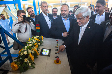 آغاز بهره برداری از کارخانه ریسندگی آریا ریس مهستان قم در روز دوم سفر معاون اول رییس جمهور به قم