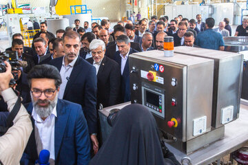آغاز بهره برداری از کارخانه ریسندگی آریا ریس مهستان قم در روز دوم سفر معاون اول رییس جمهور به قم