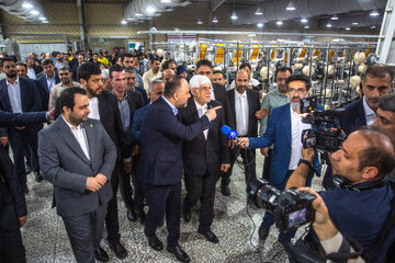 آغاز بهره برداری از کارخانه ریسندگی آریا ریس مهستان قم در روز دوم سفر معاون اول رییس جمهور به قم
