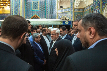 حضور معاون اول رییس جمهور در حرم حضرت فاطمه معصومه(س) در حاشیه روز دوم سفر معاون اول رییس جمهور به قم