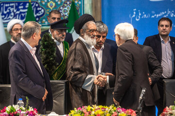 جلسه دومین کارگروه ملی زیارت با حضور محمد رضا عارف معاون اول رییس جمهور در روز دوم سفر به قم