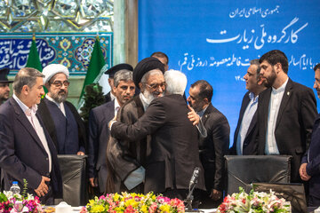 جلسه دومین کارگروه ملی زیارت با حضور محمد رضا عارف معاون اول رییس جمهور در روز دوم سفر به قم