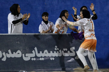 شادی پس از گل نیمکت شهرداری بندرعباس
