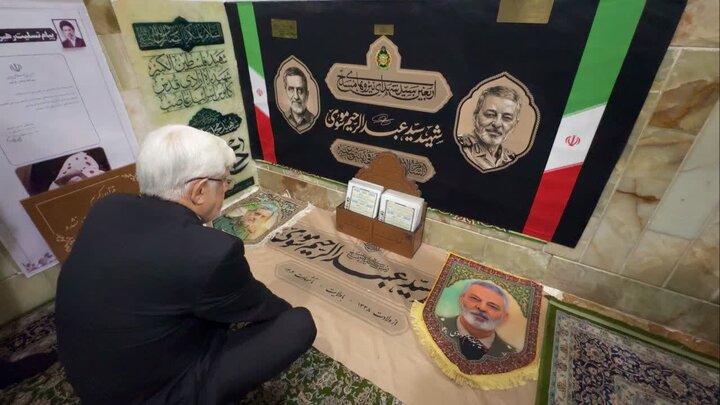 معاون اول رئیسجمهور به زیارت حرم بانوی کرامت مشرف شد