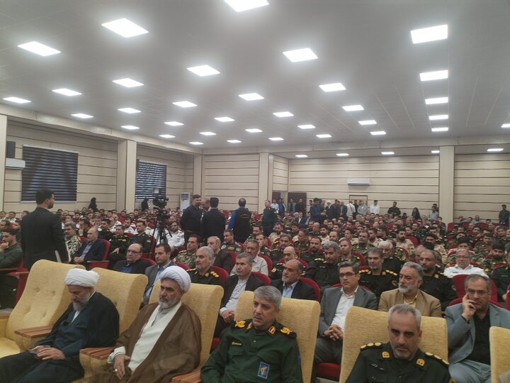 مراسم تکریم و معارفه فرمانده انتظامی شرق استان تهران در حال برگزاری است