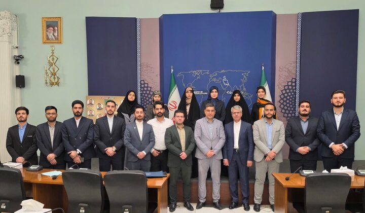 دیدار دانشجویان دانشکده روابط بین‌الملل وزارت خارجه  با بقائی