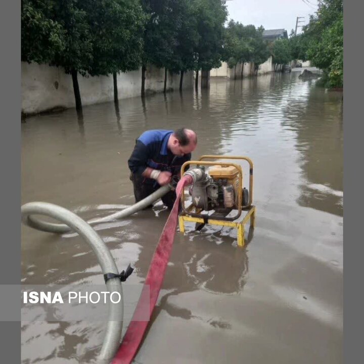 حدود ۳۰ مورد رفع گسترده آبگرفتگی معابر شهری با تلاش گسترده تیمهای عملیاتی شهرداری آمل