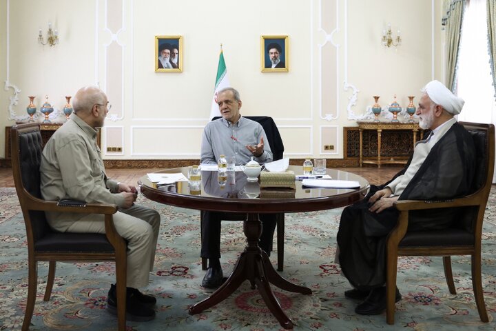 تأکید سران قوا بر تحکیم وحدت ملی و صیانت از اقتدار ایران در نشست سه‌قوه