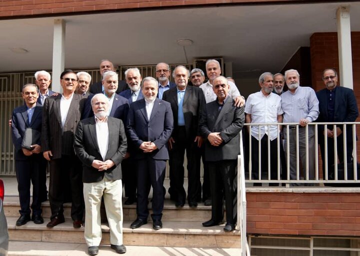 تجلیل انجمن سفرای پیشین جمهوری اسلامی ایران از وزیر امور خارجه
