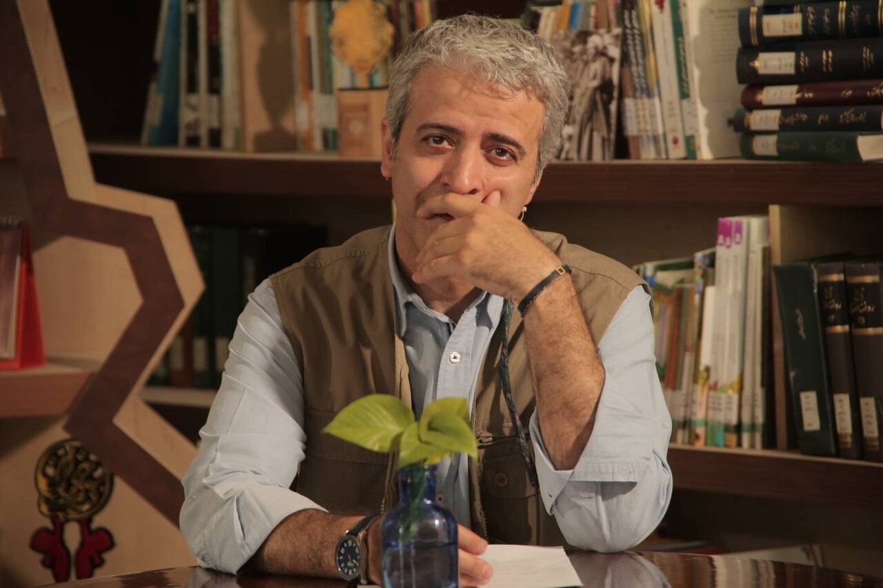 ایوب آقاخانی حکم گرفت