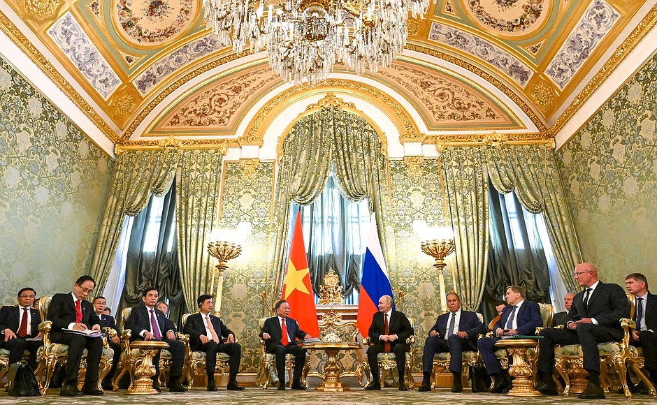 پوتین: دیدار با رئیس‌جمهور ویتنام سازنده بود
