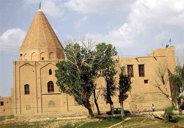 احیای حجره‌های ۱۰۰ ساله یک امامزاده در ازنا/ ظرفیت برگزاری برنامه‌های ملی در این امامزاده