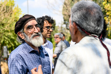 مراسم خاکسپاری پیکر جواد مجابی در امامزاده طاهر کرج