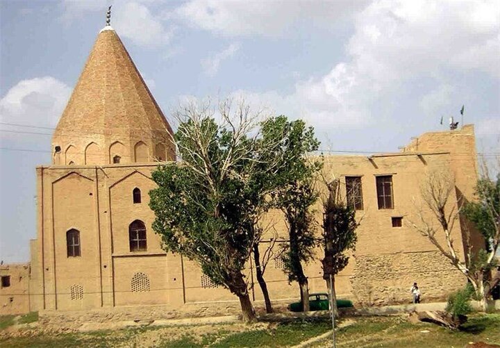 احیای حجره‌های ۱۰۰ ساله یک امامزاده در ازنا/ ظرفیت برگزاری برنامه‌های ملی در این امامزاده