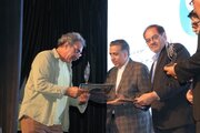 تجلیل از شاعران شرکت‌کننده در نهمین همایش ملی «دل عالم»