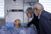 نمایندگان رهبر انقلاب از موسوی گرمارودی عیادت کردند