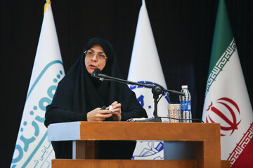 ندا اخروی،مدیر سلامت روانی، اجتماعی و اعتیاد معاونت بهداشت دانشگاه علوم پزشکی مشهد در اولین همایش علمی روز جهانی پیشگیری از خودکشی " باهم برای امید، باهم برای زندگی"